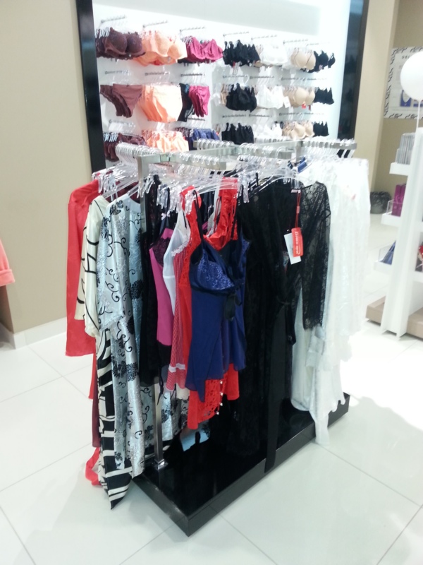 Торговое оборудование для магазина нижнего белья и текстиля “DELUSION”