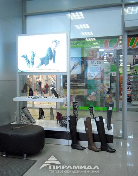 Экспозитор для основной витрины магазина. Торговое оборудование для обуви на заказ в Новосибирске