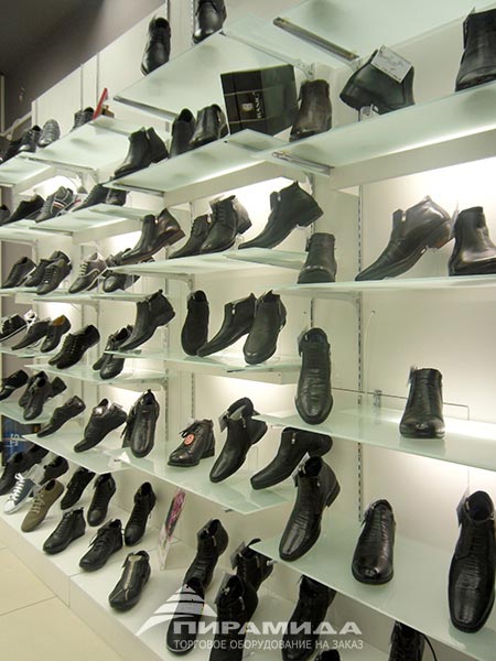 Регулируемые полки. Торговое оборудование для обуви на заказ в Новосибирске
