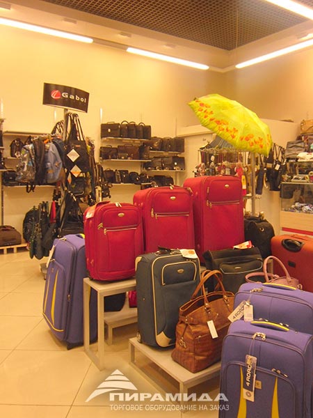 Подиумы и столики под сумки. Торговое оборудование для сумок и портмоне на заказ в Новосибирске