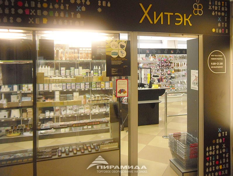 Вход в магазин. Торговое оборудование для косметики и парфюмерии на заказ в Новосибирске