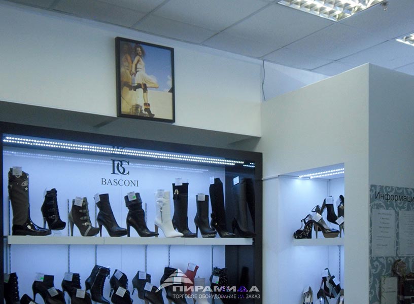 Верхняя часть стеллажа. Торговое оборудование для обуви на заказ в Новосибирске