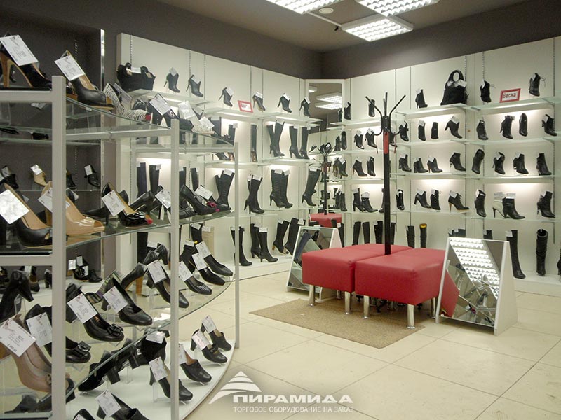 Гондола и место для примерки. Торговое оборудование для обуви на заказ в Новосибирске
