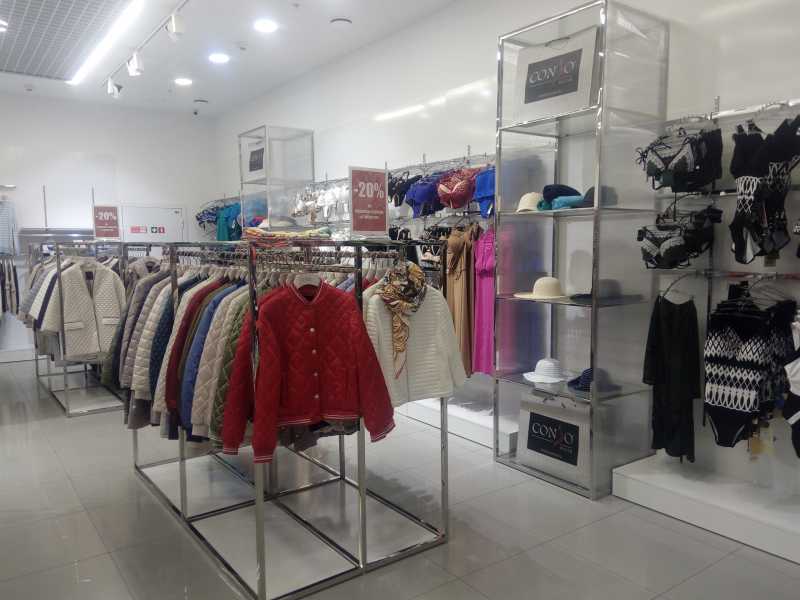 Фрагмент магазина женской одежды Новосибирск