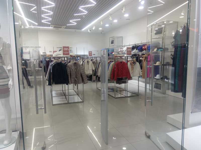 Общий вид магазина женской одежды в Новосибирске