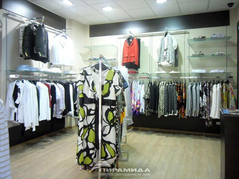 Интерьер магазина. Торговое оборудование для одежды на заказ в Новосибирске